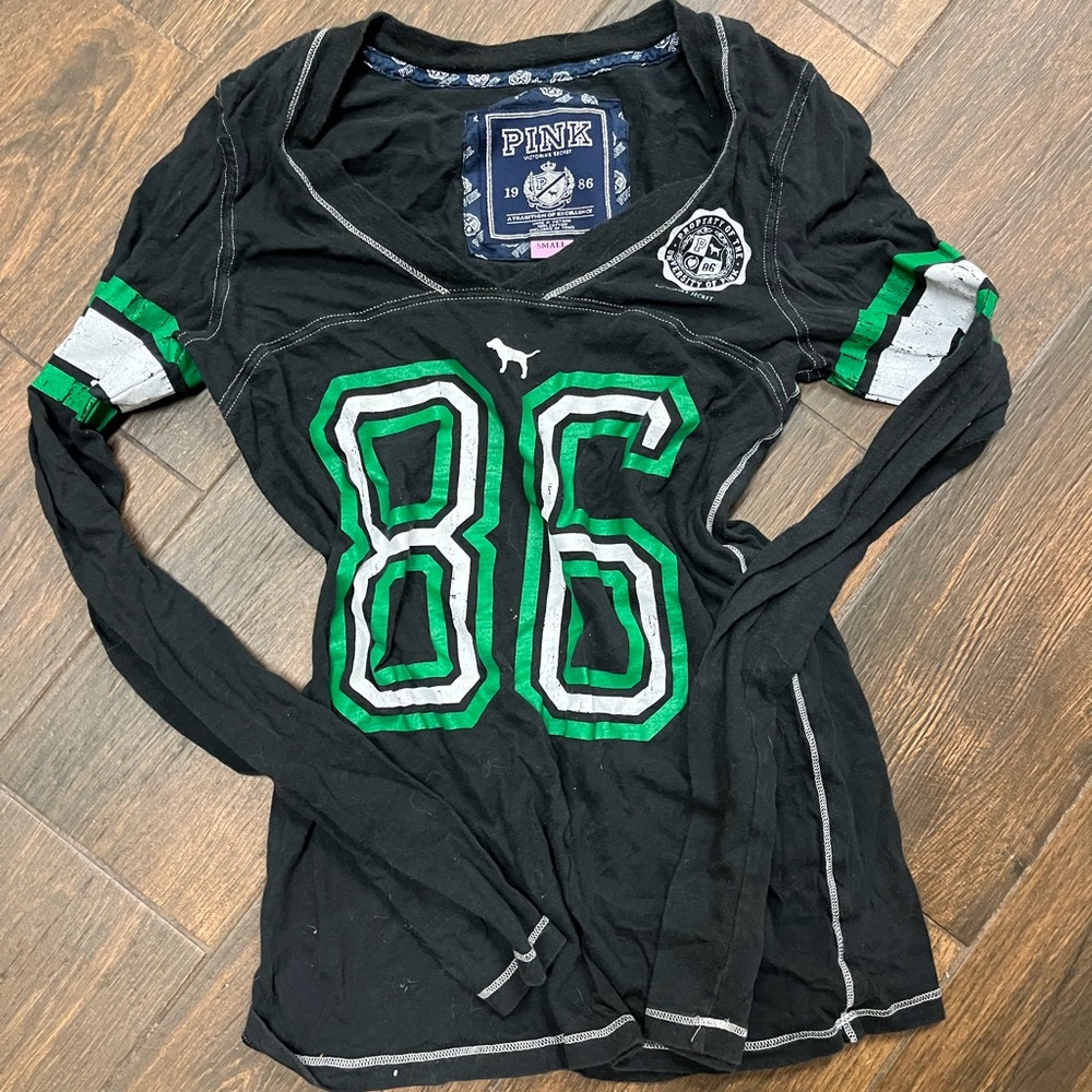 ✨Victoria’s Secret Pink long sleeved shirt, size small✨